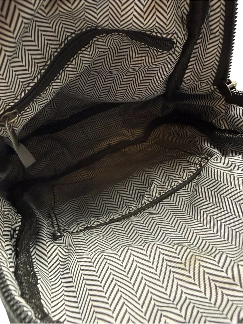 Vegan Leather Crossbody Sling Bag Chevron Lining Casual Travel Pack Black